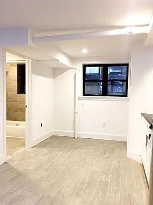 230 East 7th Street - Photo 3 of 4