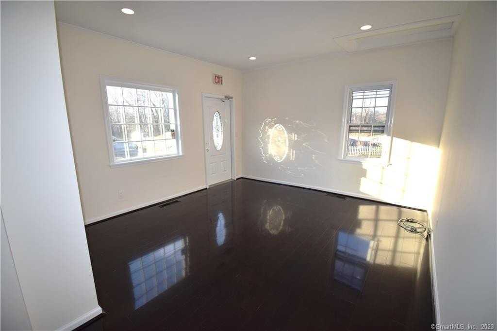 159 Main St #E - Photo 5 of 17