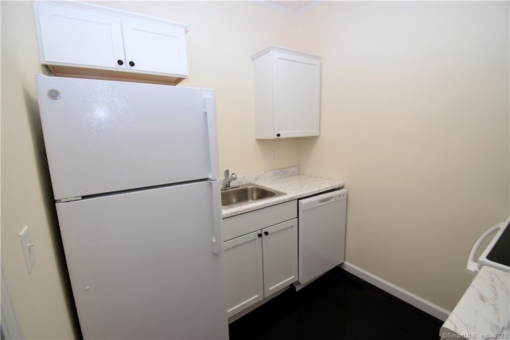 159 Main St #E - Photo 7 of 17