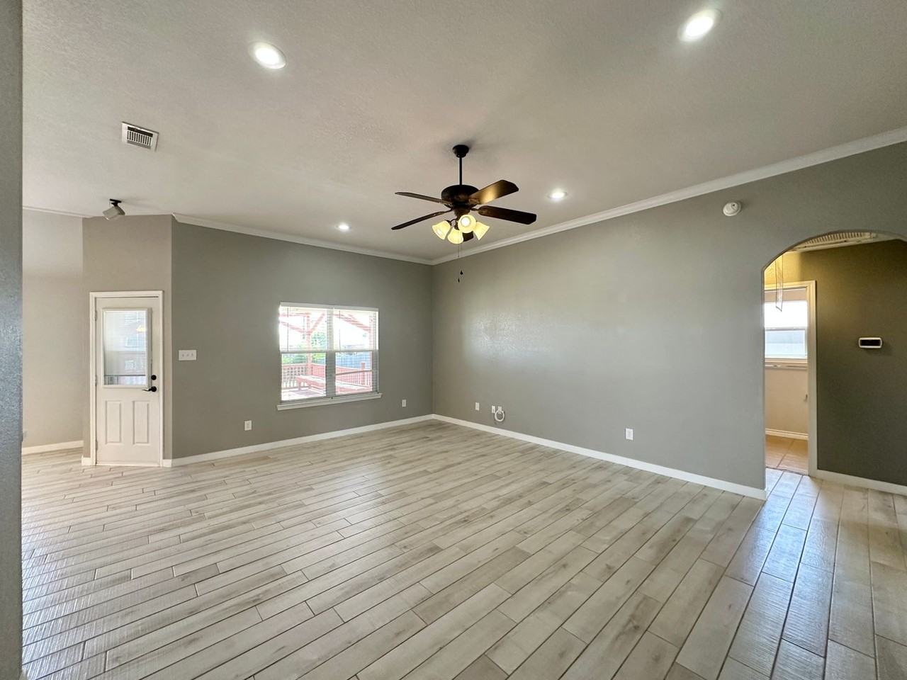 2502 Gail Dr - Photo 5 of 42