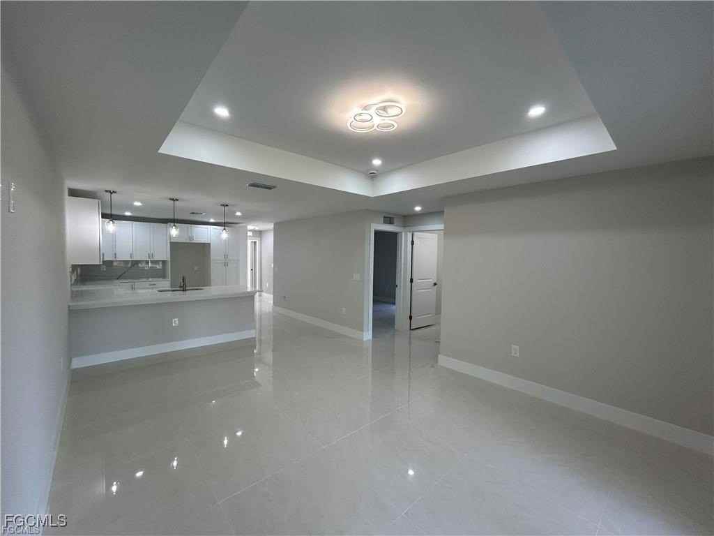 405 Chalet Ave S - Photo 4 of 11