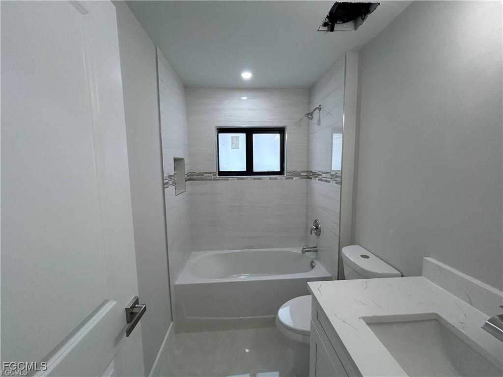 405 Chalet Ave S - Photo 6 of 11