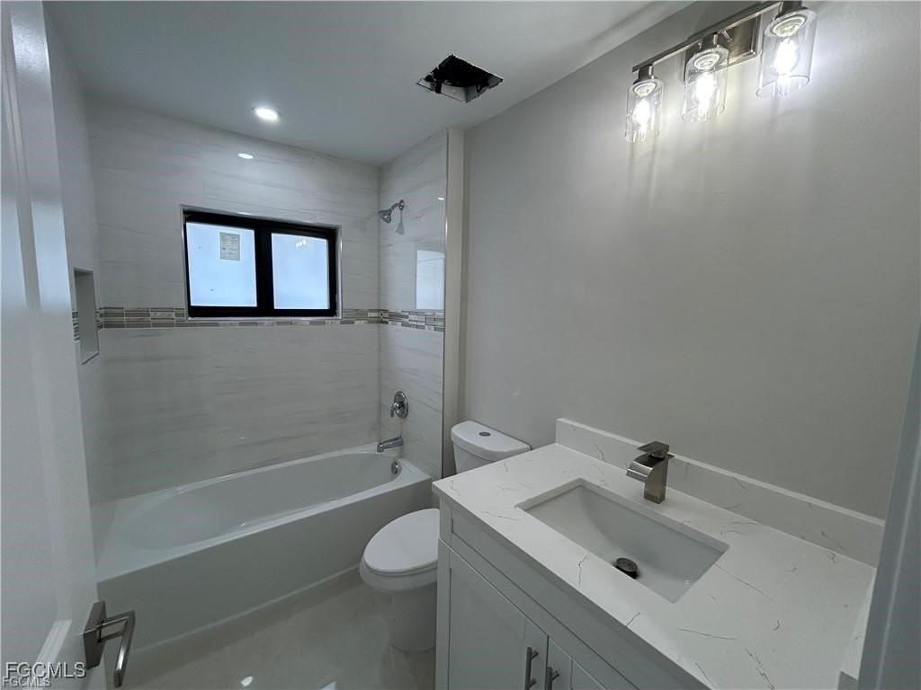 405 Chalet Ave S - Photo 7 of 11