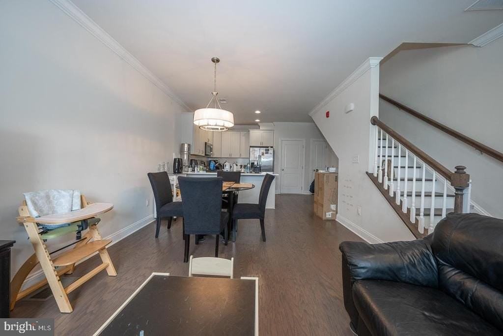 220 Charles Ellis Dr - Photo 6 of 39