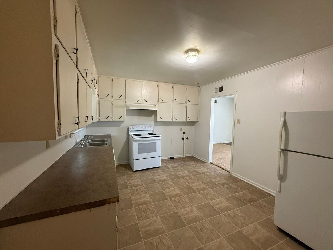 1301 E Avenue H - Photo 5 of 16