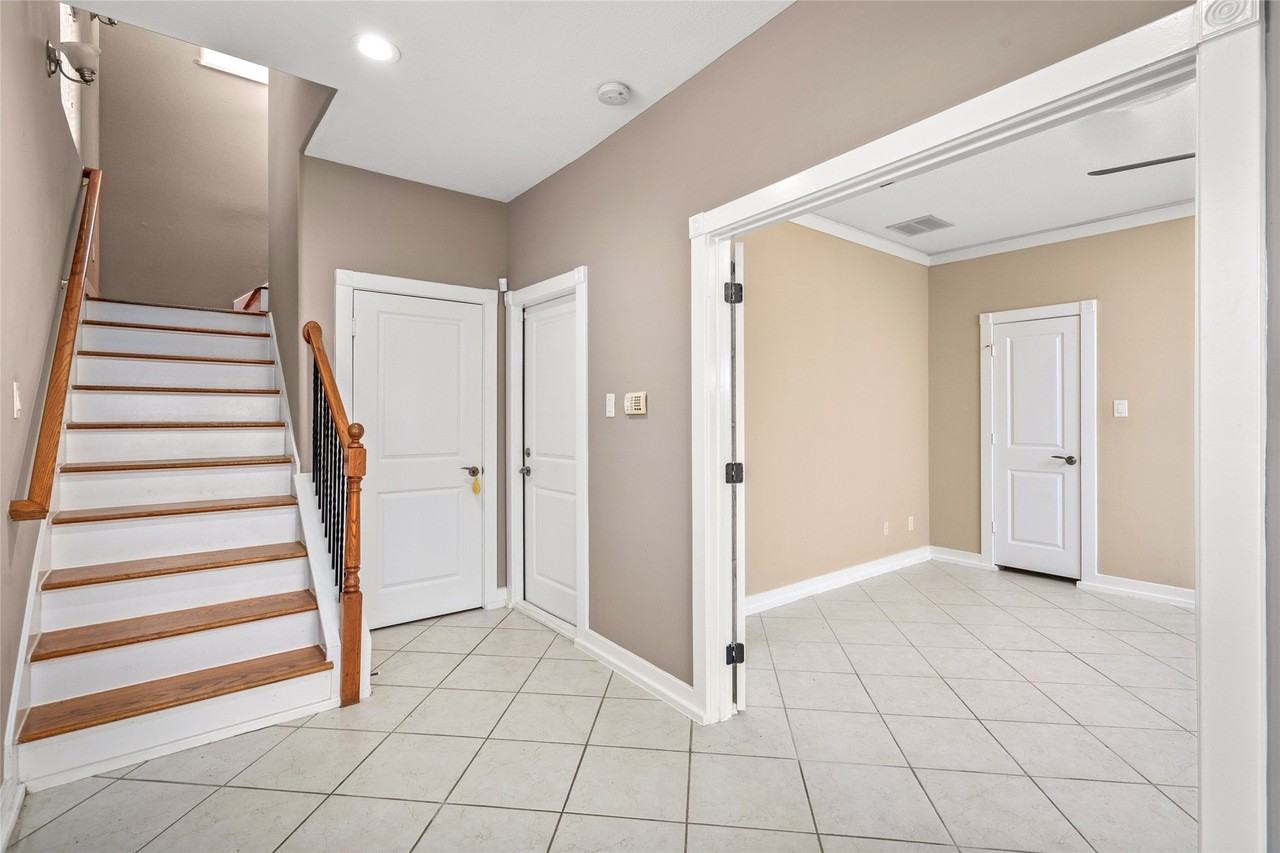 332 Asbury St - Photo 2 of 28