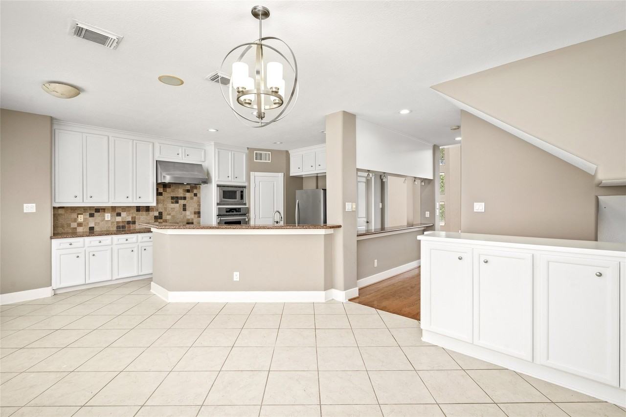 332 Asbury St - Photo 6 of 28