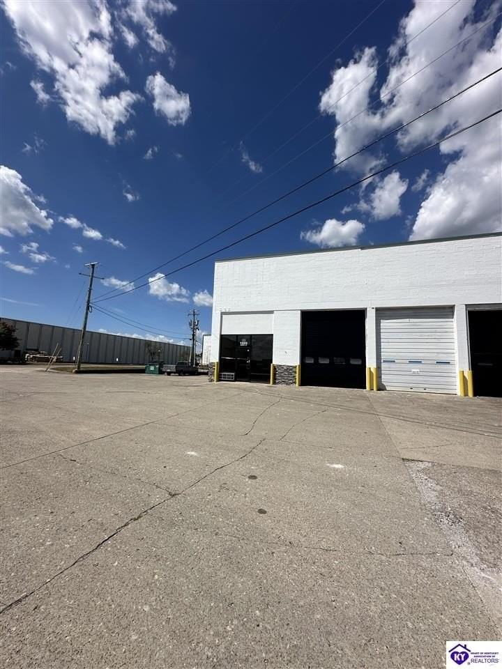 1205 N Dixie Ave - Photo 3 of 11