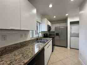 324 Ne 3rd St #E - Photo 1 of 1