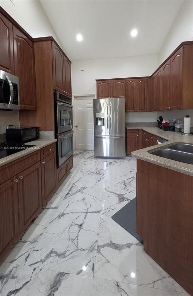 612 Columbus Blvd S #0 - Photo 2 of 10