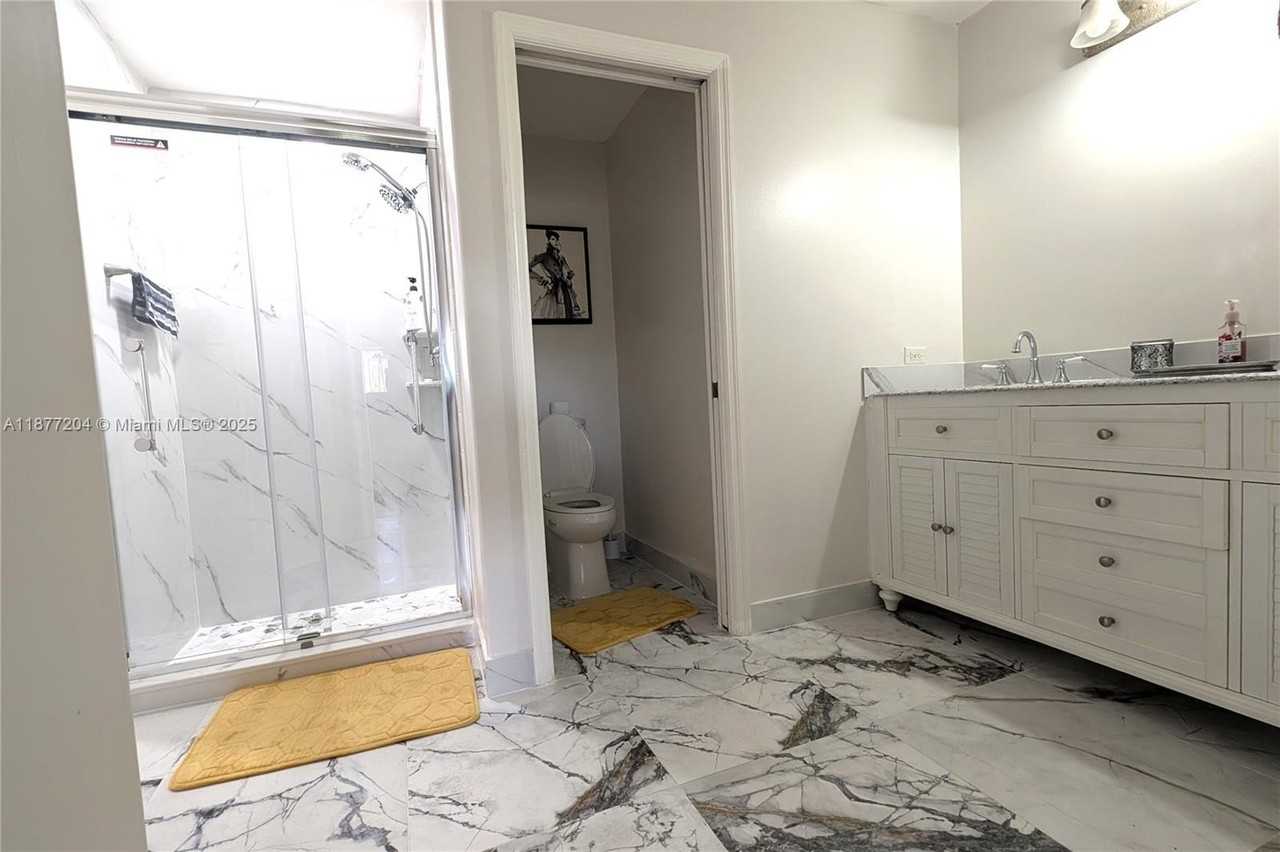 612 Columbus Blvd S #0 - Photo 4 of 10