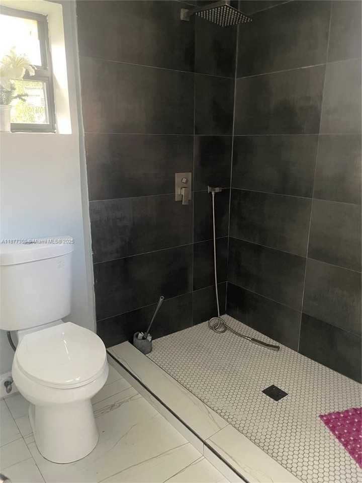 2785 Nw 59th St #2 - Photo 3 of 5