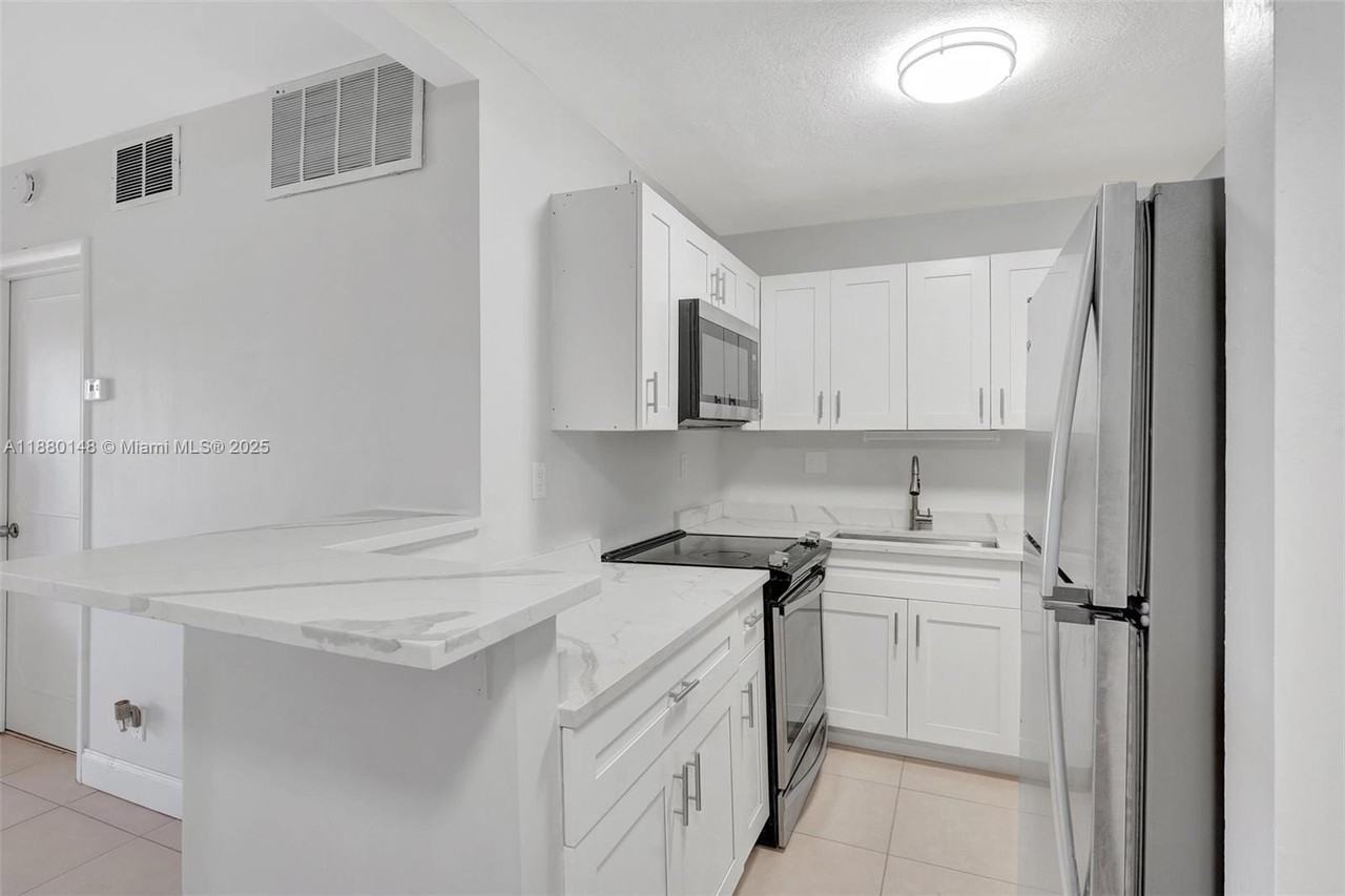 2970 Ne 16th Ave #403 - Photo 7 of 24