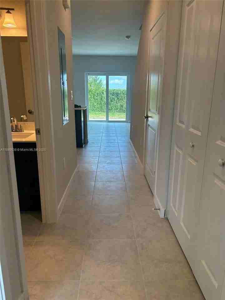 1022 West Davis Parkway - Photo 4 of 22