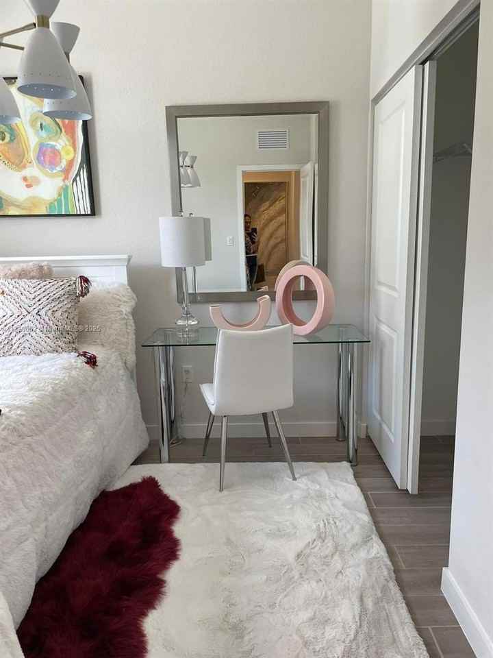 2423 Southeast 11th Street - Photo 6 of 22