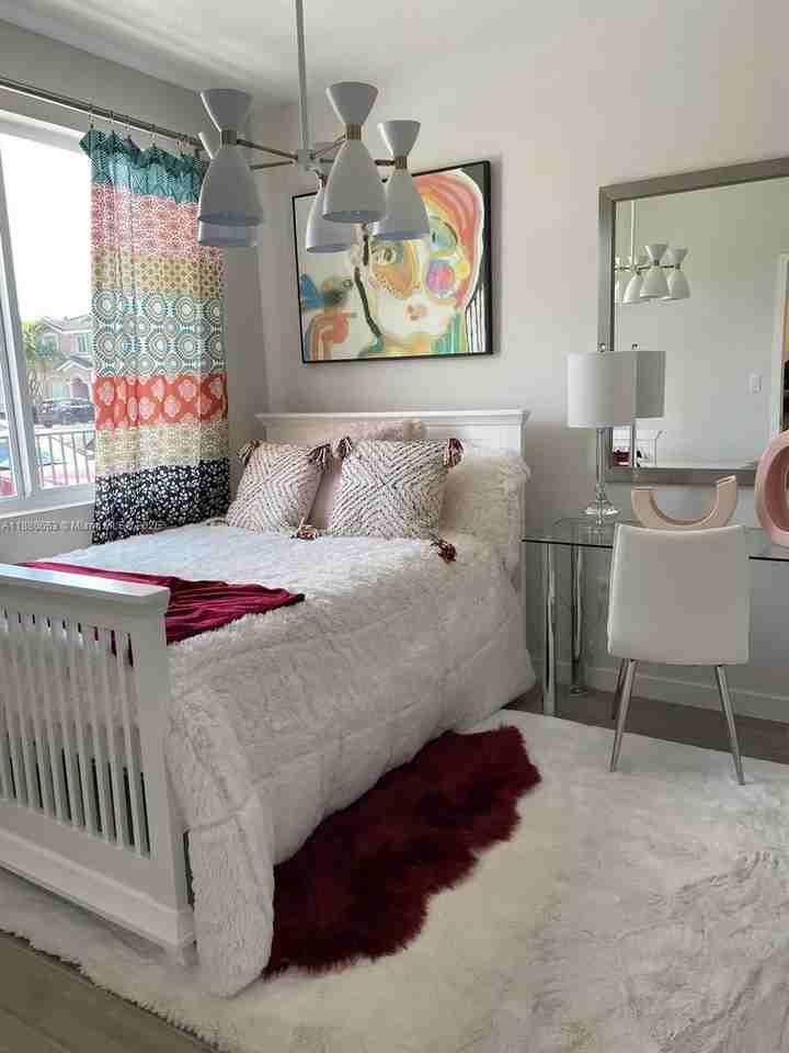 2423 Southeast 11th Street - Photo 7 of 22