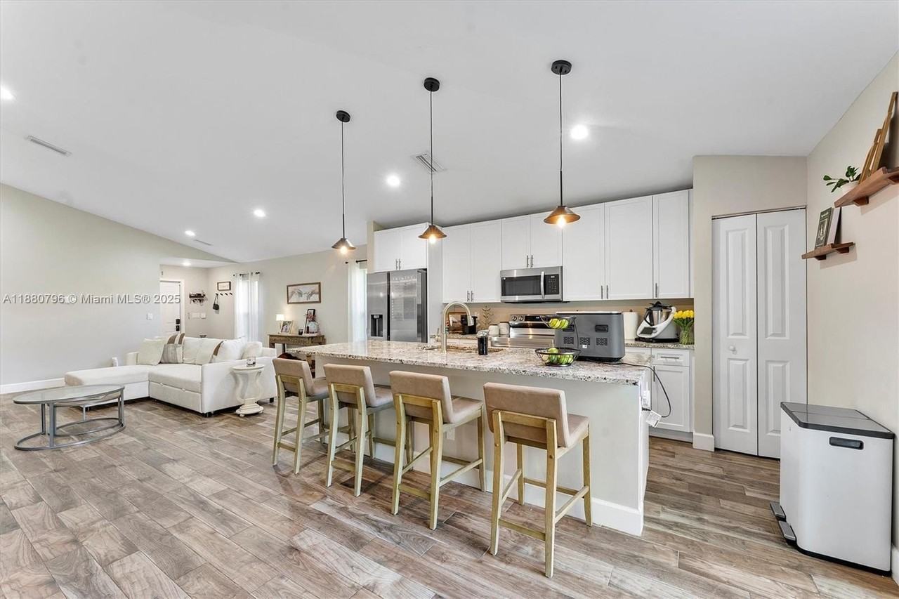 901 20th Street #901 - Photo 5 of 33