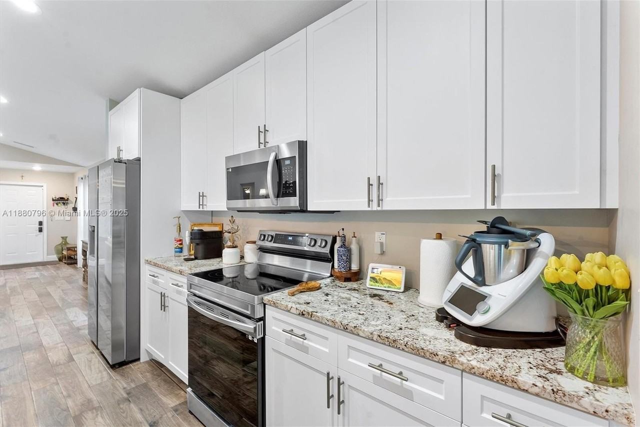 901 20th Street #901 - Photo 6 of 33