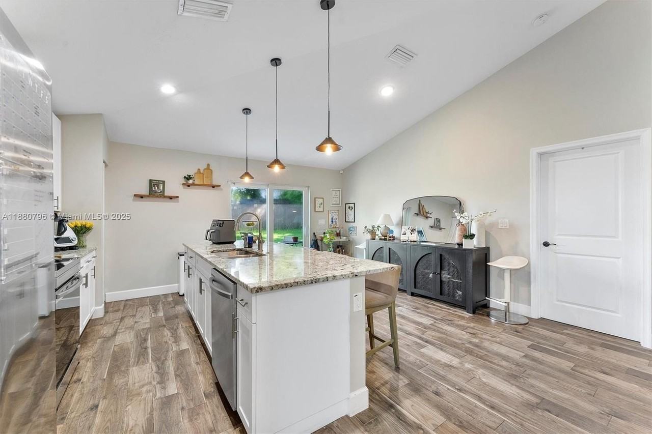 901 20th Street #901 - Photo 7 of 33