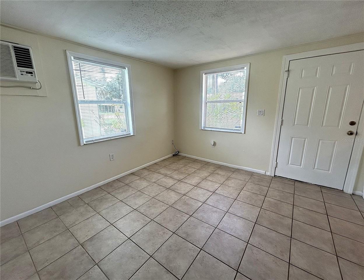 255 Pineapple St #3 - Photo 6 of 9