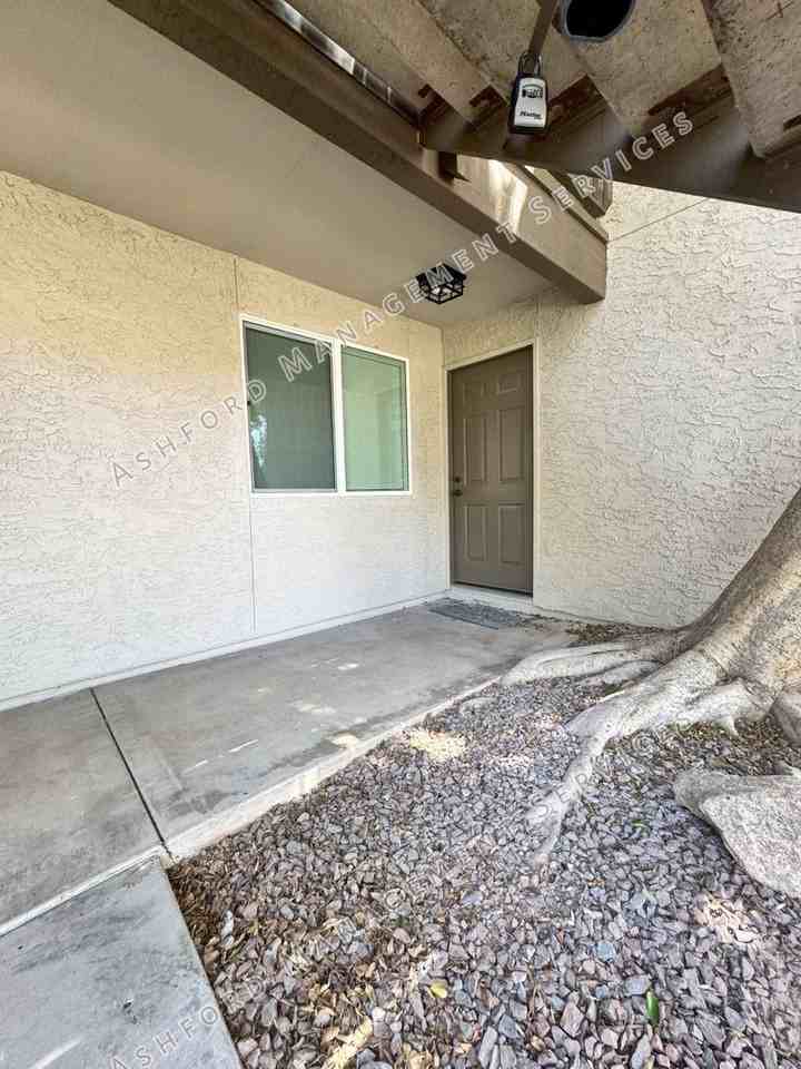 520 N Stapley Dr - Photo 4 of 36