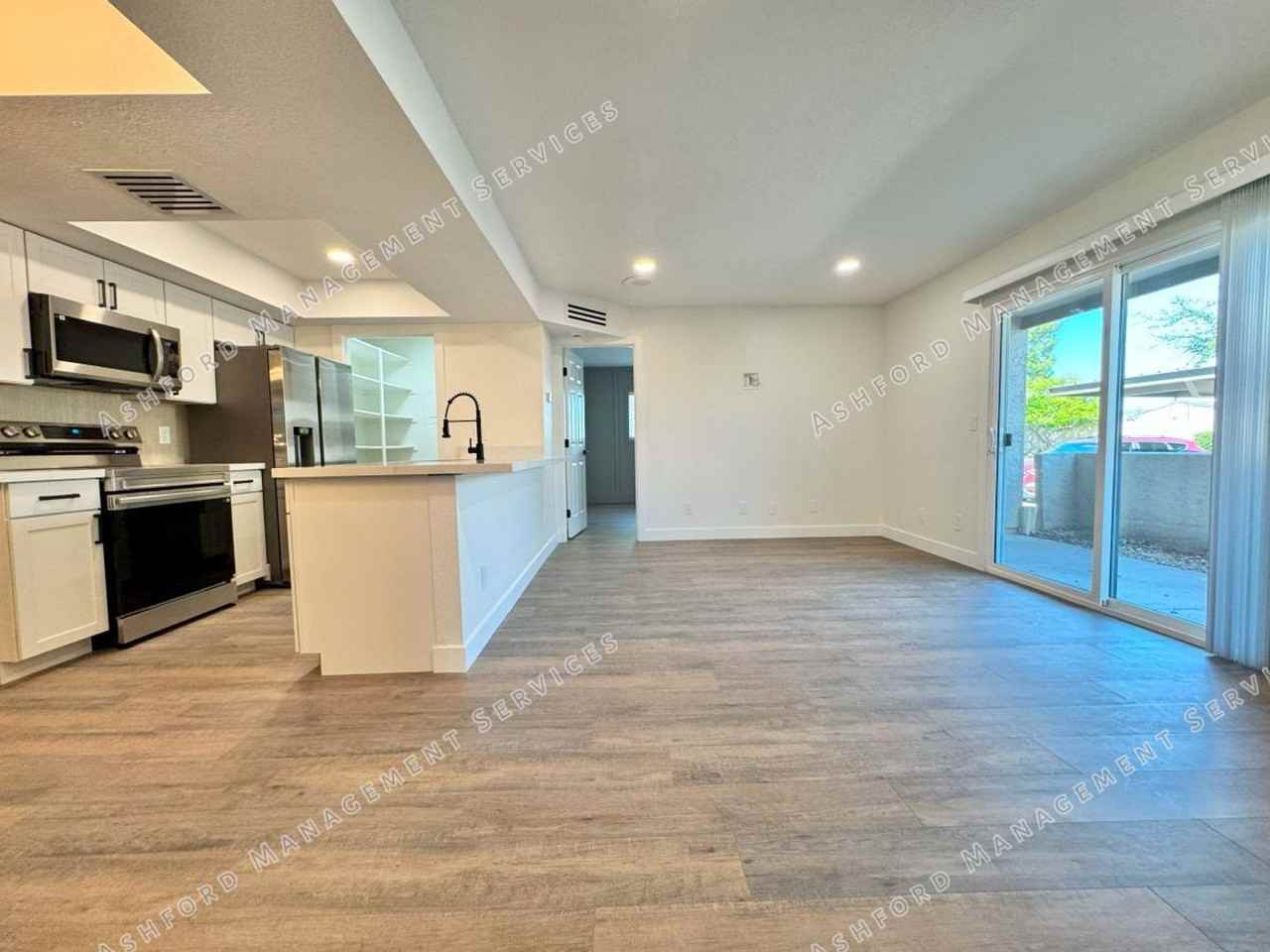 520 N Stapley Dr - Photo 5 of 36