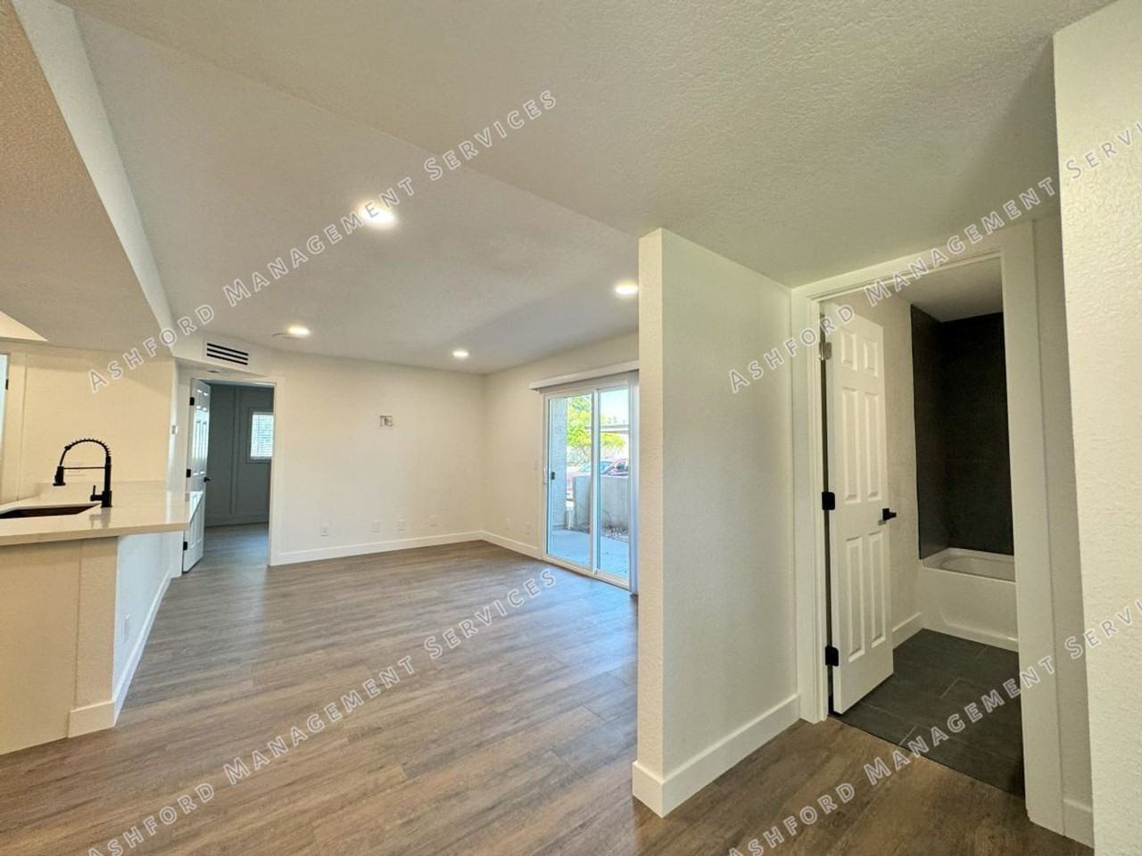 520 N Stapley Dr - Photo 6 of 36