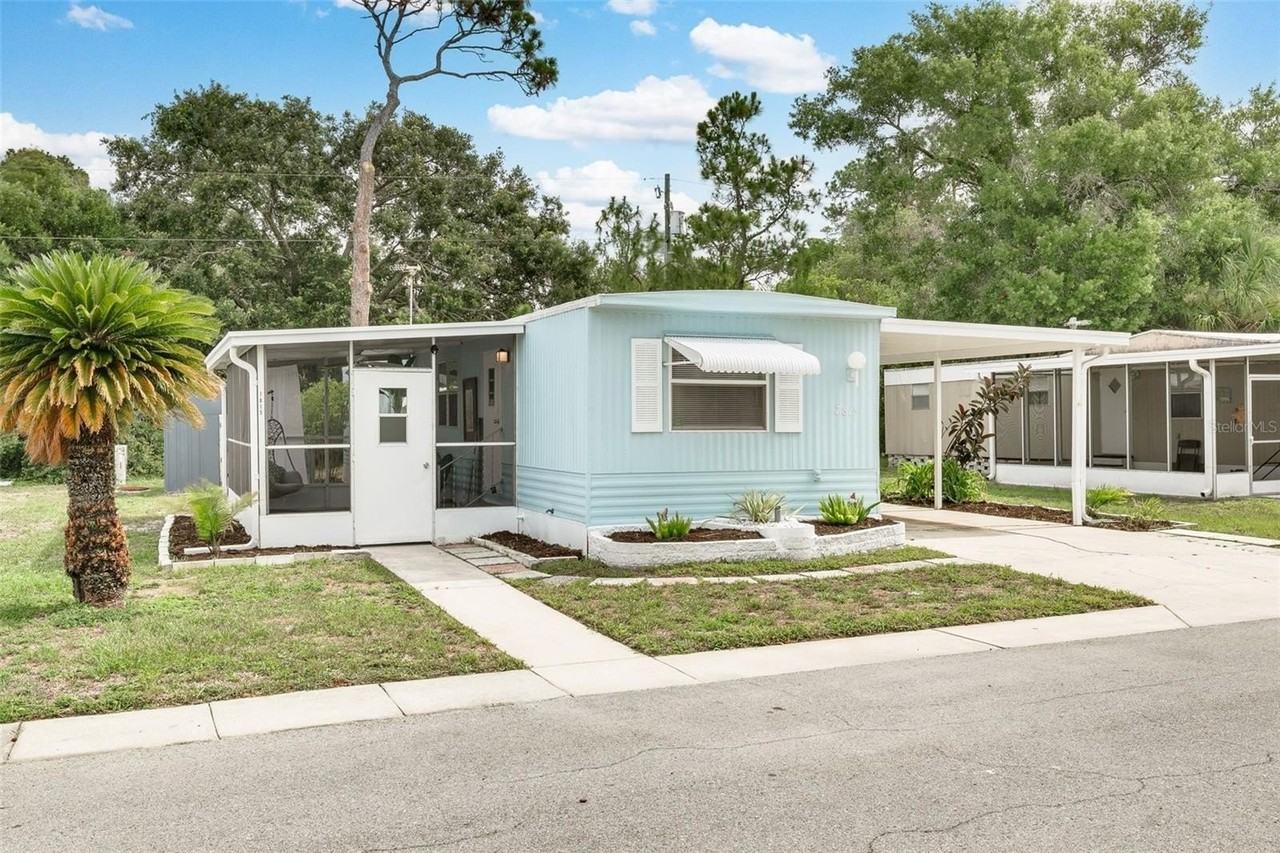 7815 Greenlawn Drive - Photo 2 of 37