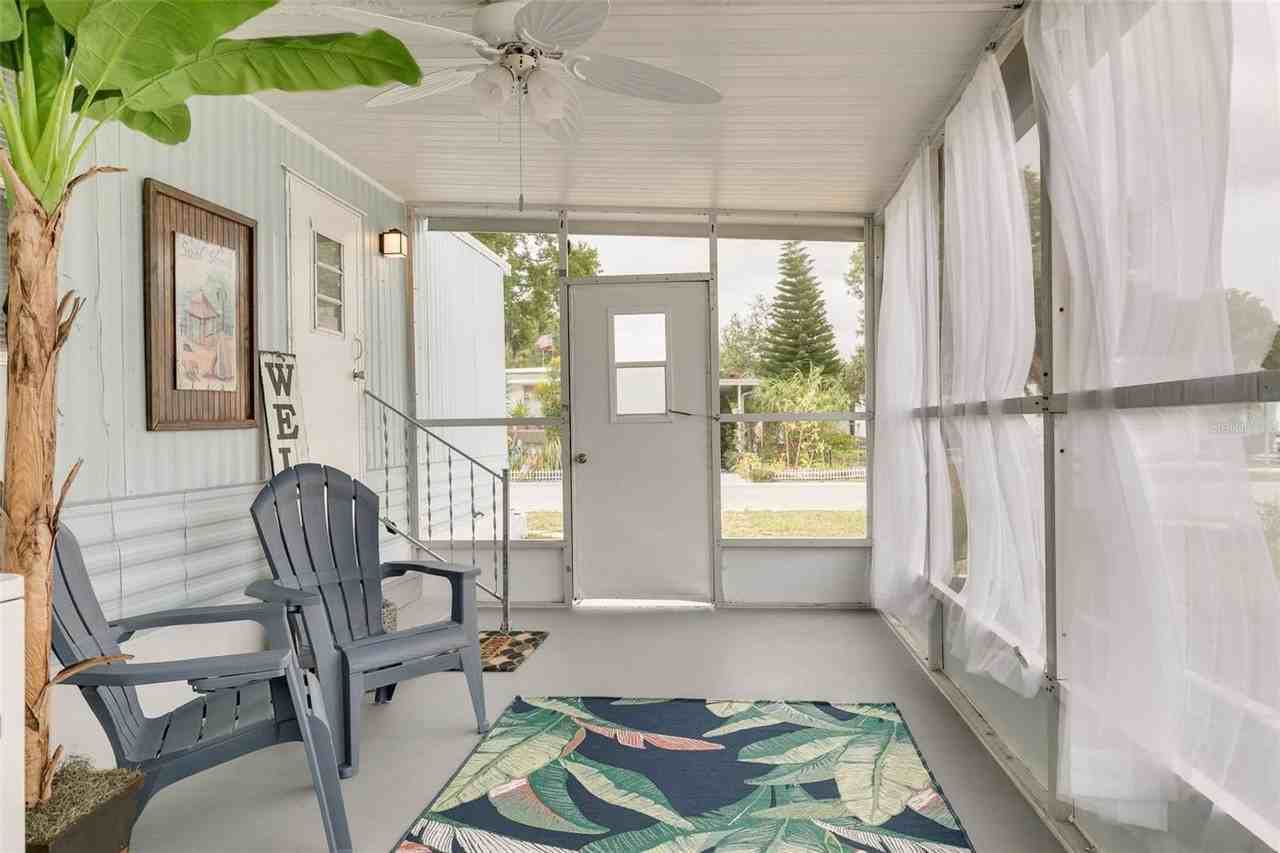 7815 Greenlawn Drive - Photo 4 of 37