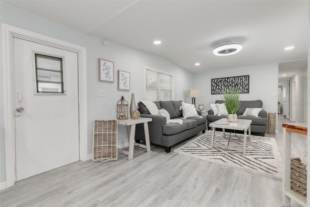 7815 Greenlawn Drive - Photo 6 of 37