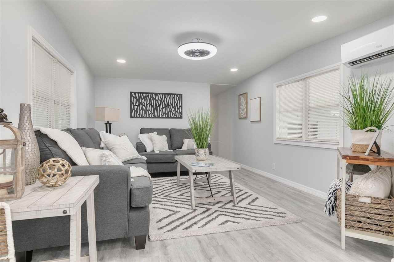 7815 Greenlawn Drive - Photo 7 of 37