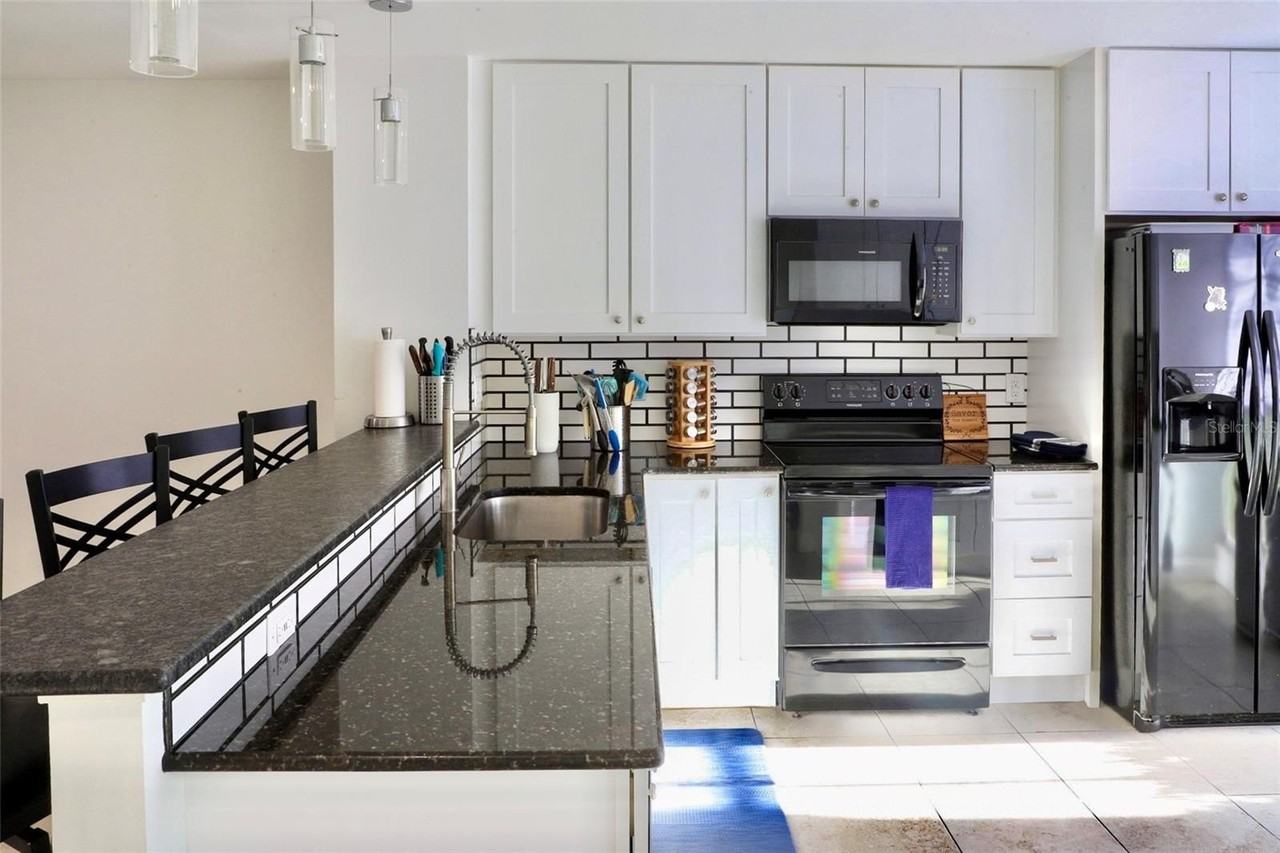 1848 Mill Run Cir - Photo 4 of 15