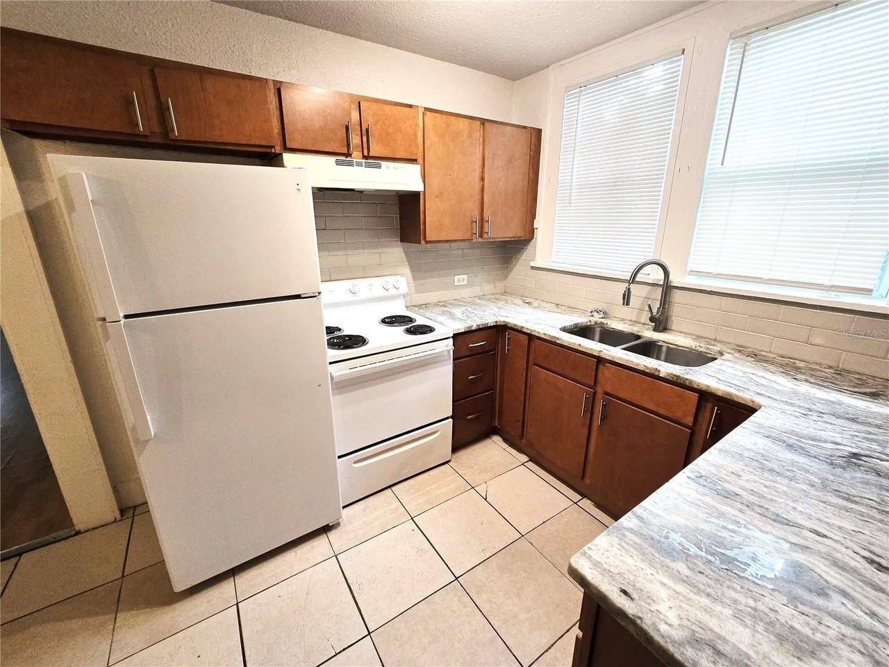 835 Newton Ave S - Photo 6 of 26