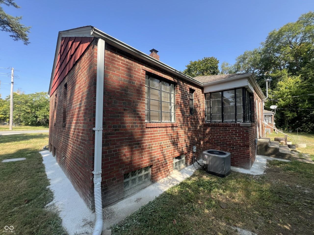 77 W Westfield Blvd - Photo 3 of 23