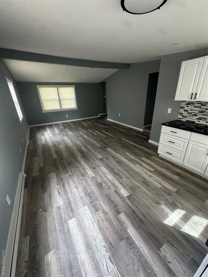 128 Lakeview Dr - Photo 3 of 9