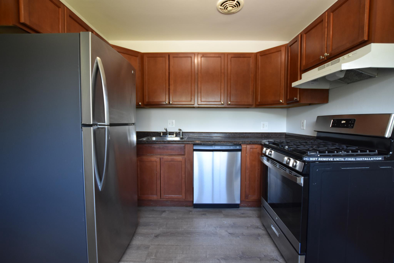 2503 Van Buren St - Photo 2 of 23