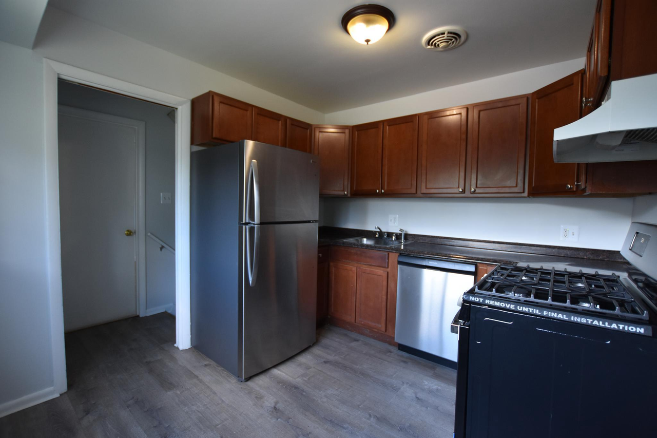 2503 Van Buren St - Photo 3 of 23