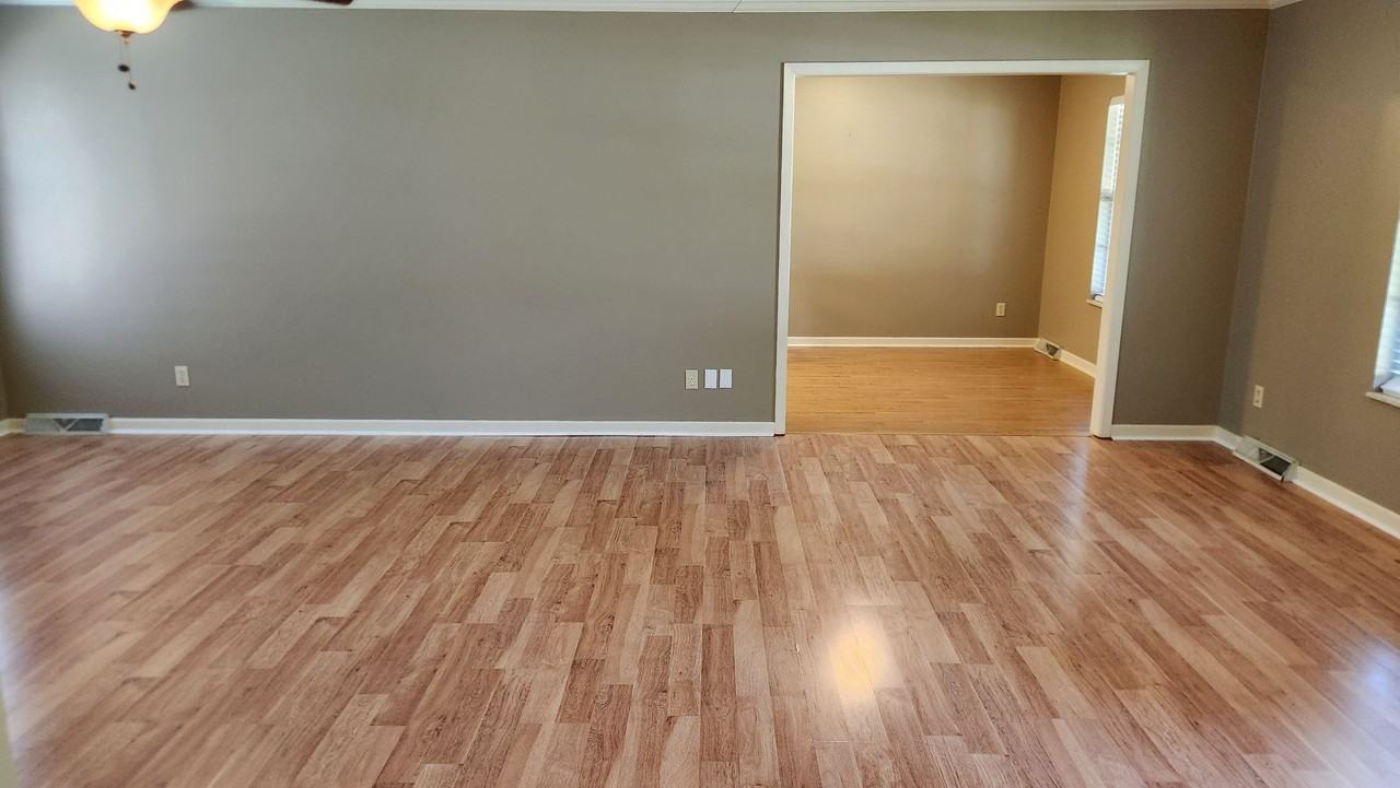 642 Lynn Cir - Photo 4 of 15