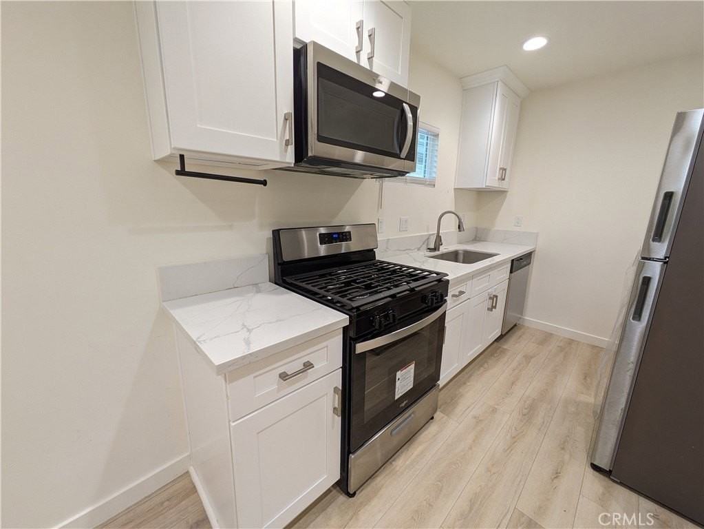 200 E Phillips St #202 - Photo 3 of 7