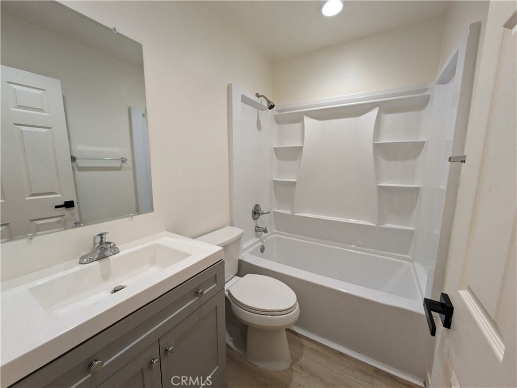 200 E Phillips St #202 - Photo 7 of 7