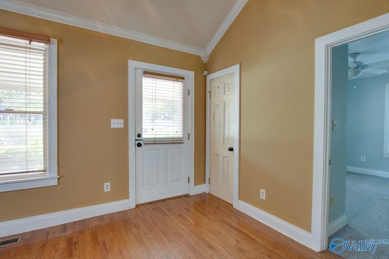 1313 Wells Ave Se - Photo 7 of 40