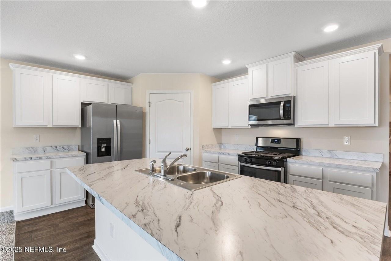 158 Albacete Road - Photo 5 of 36