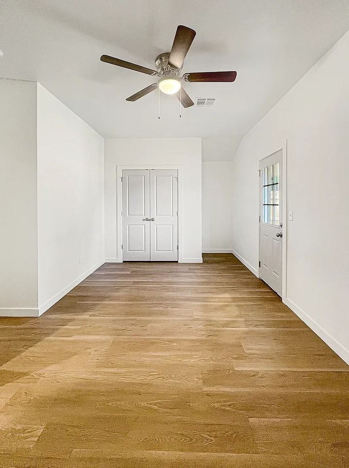 2106 Charles Whitlow Ave - Photo 2 of 15