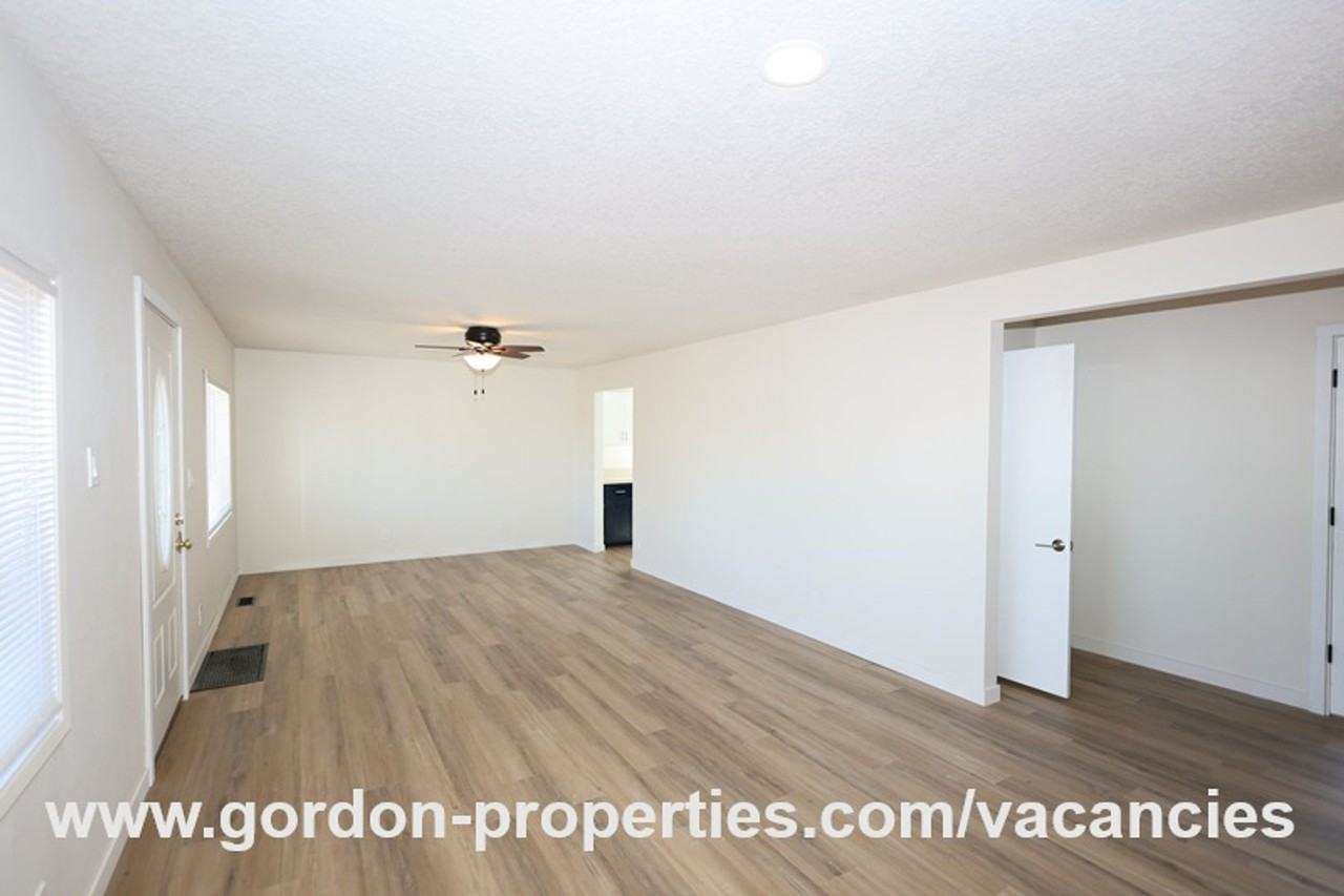 275 S 5th St #A - Photo 3 of 34