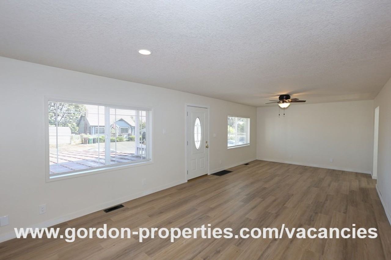 275 S 5th St #A - Photo 4 of 34