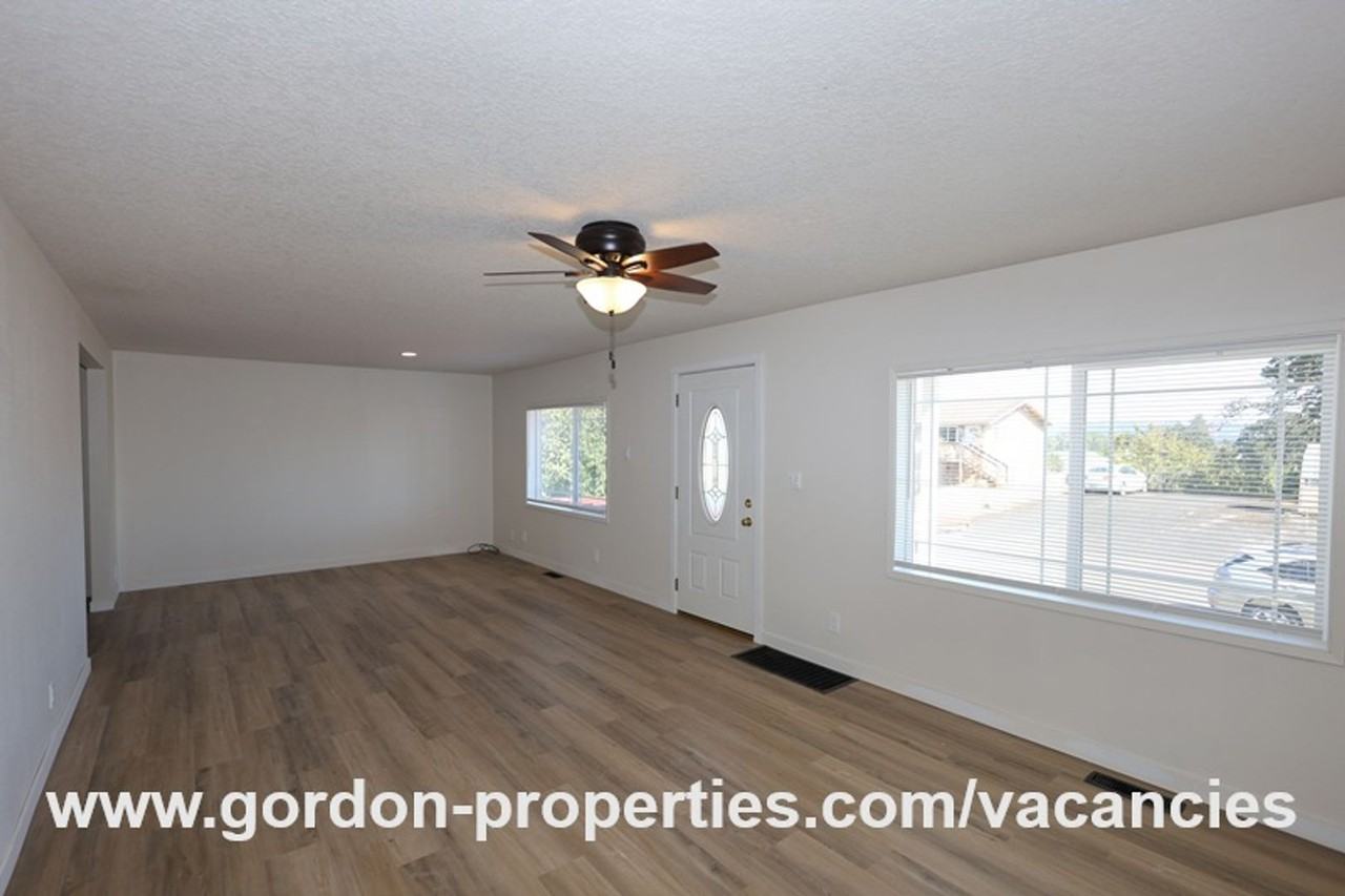 275 S 5th St #A - Photo 5 of 34