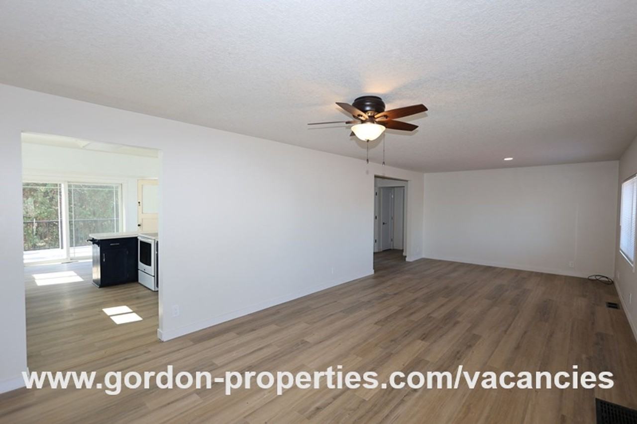 275 S 5th St #A - Photo 6 of 34