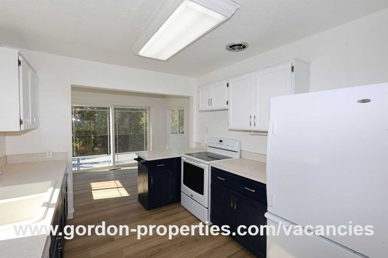 275 S 5th St #A - Photo 7 of 34