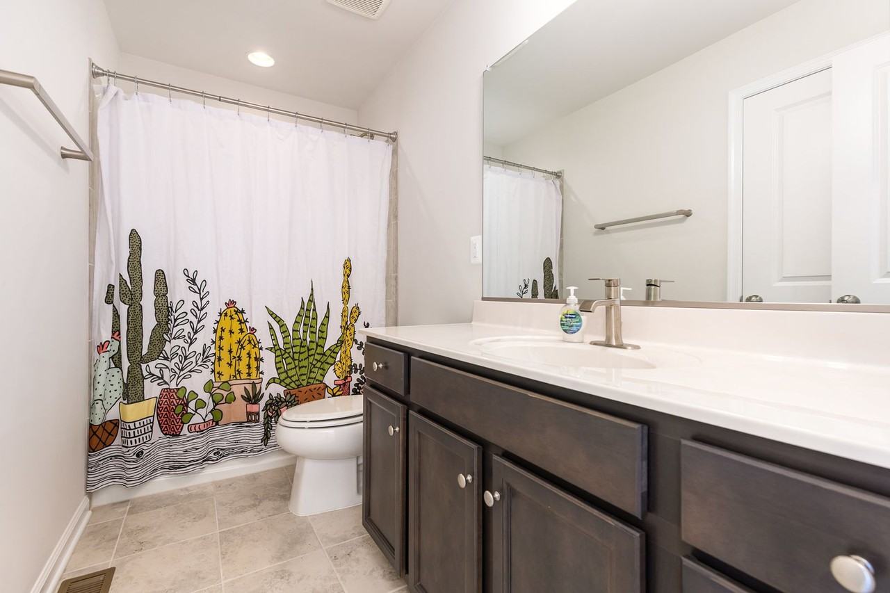 3916 Applegate Ct - Photo 5 of 35