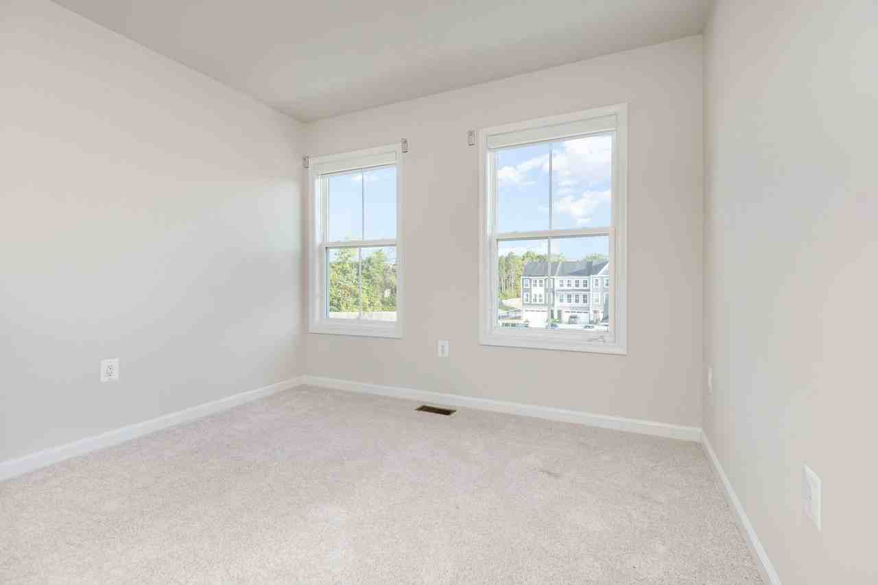 3916 Applegate Ct - Photo 6 of 35